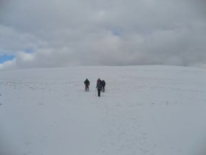 Snowy walk up to King's Seat