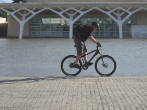 Infinity pool cycleway