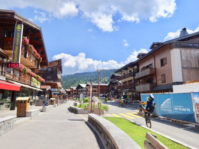 0D811028-E25D-4905-BDC6-557BBBDDC62B