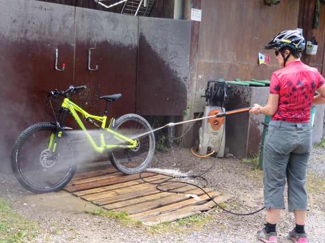 72403399-96A6-45CF-88C7-25D427D33784